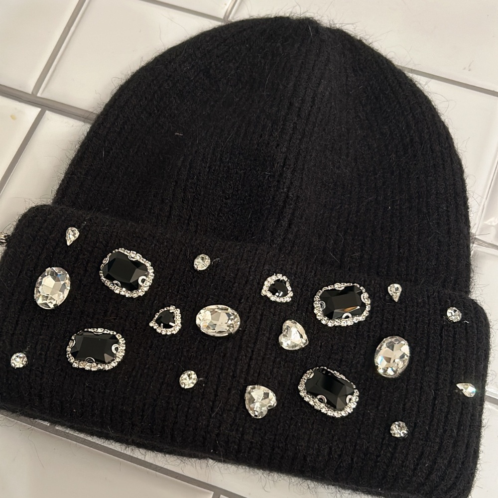 Black wool women’s jeweled skull hat